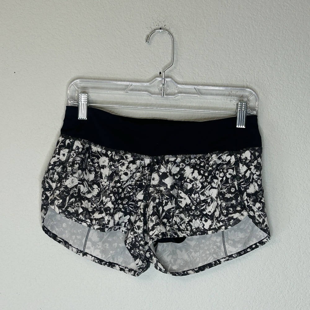 Lululemon Speed Up Shorts Women's Size 4 Black & White Floral 2.5" Athletic